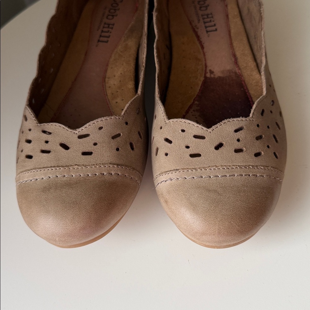 Cobb Hill Leather Suede ballet flats laser-cut detailing Tan Cushioned 8 WIDE - Picture 6 of 15